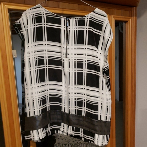 New New York & Co. Black and white zippered top sz Large - Picture 5 of 6